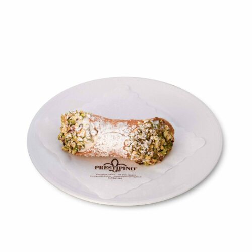 Cannoli with pistachio cream